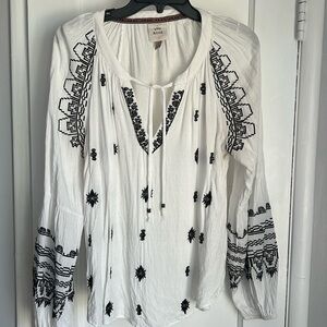 Embroidered light weight top